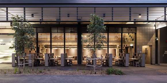 看悉尼这家餐厅 可旋转隔离的墙壁设计还闹市一片恬静
